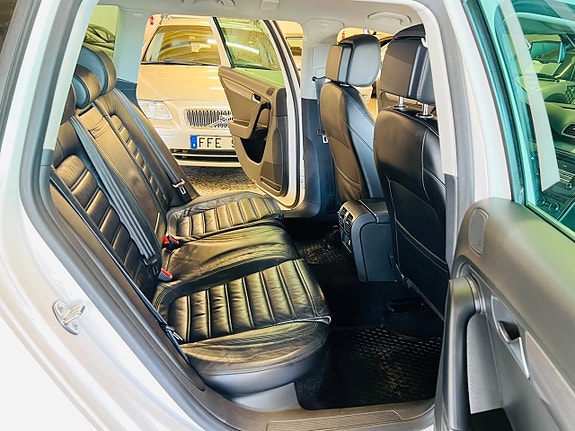 Volkswagen Passat 9 of 21