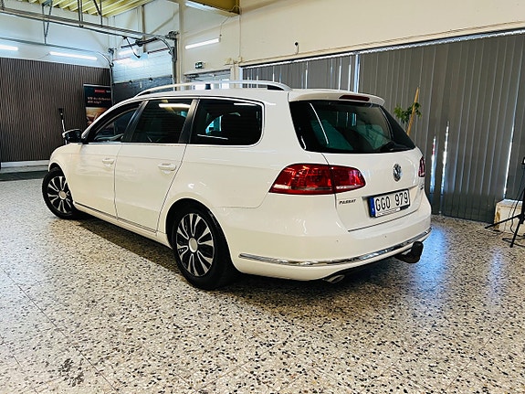 Volkswagen Passat 4 of 21