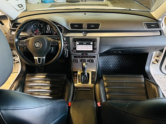 Volkswagen Passat 13 of 21