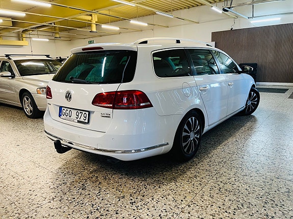 Volkswagen Passat 2 of 21