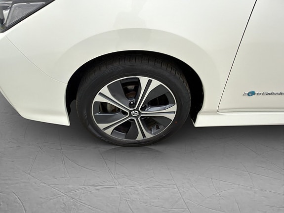Nissan Leaf 26 of 29