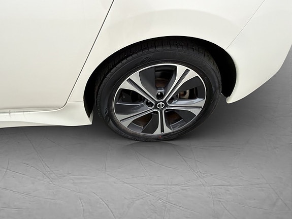 Nissan Leaf 27 of 29