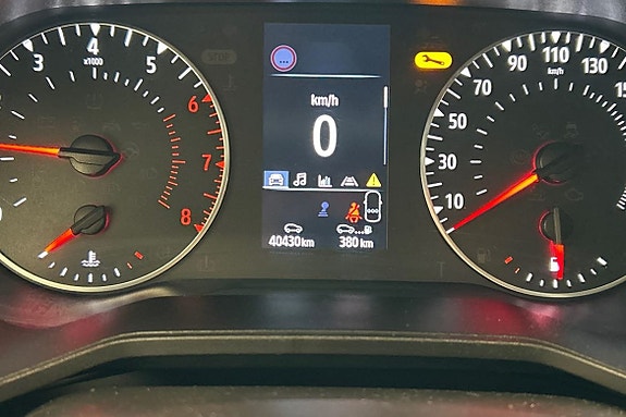 Renault Clio 17 of 21