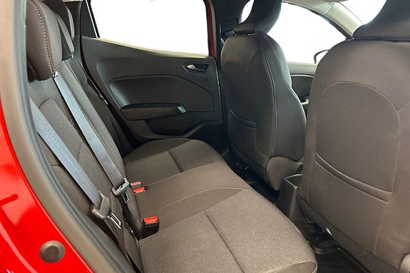 Renault Clio 19 of 21