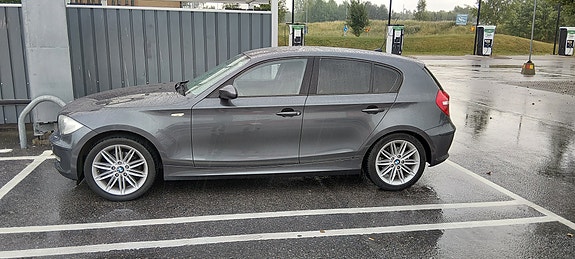 BMW 118i 3 of 9