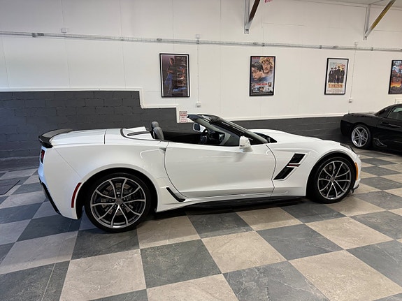 Chevrolet Corvette 13 of 30