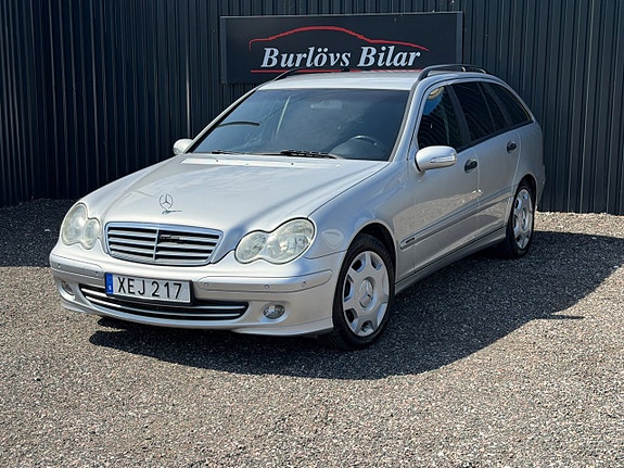 Mercedes-Benz C200 4 of 9