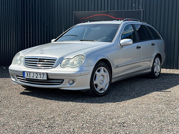 Mercedes-Benz C200 2 of 9