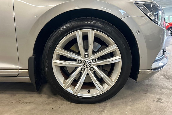 Volkswagen Passat 11 of 27