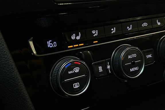 Volkswagen Passat 24 of 27