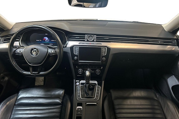 Volkswagen Passat 12 of 27