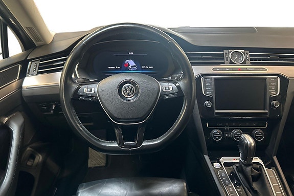 Volkswagen Passat 16 of 27
