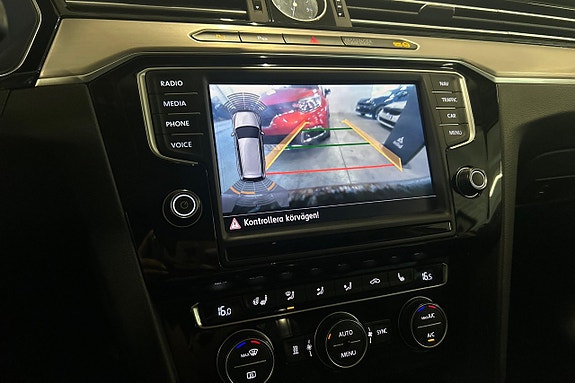 Volkswagen Passat 19 of 27