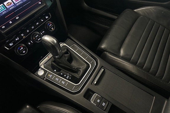 Volkswagen Passat 22 of 27