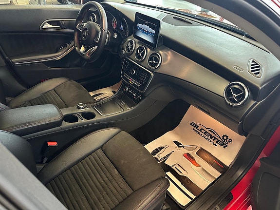 Mercedes-Benz CLA200 10 of 13