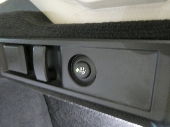 BMW 330e 27 of 27