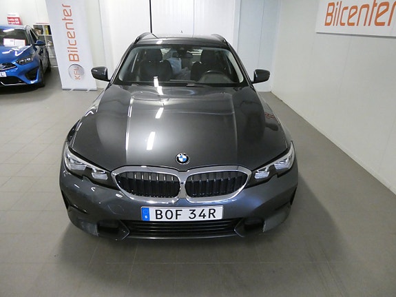 BMW 330e 11 of 27