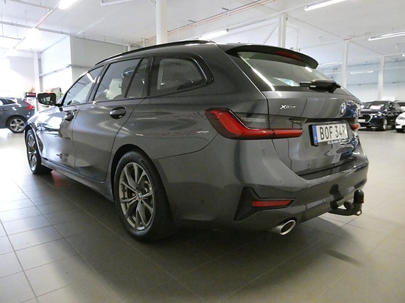 BMW 330e 8 of 27