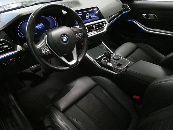 BMW 330e 12 of 27