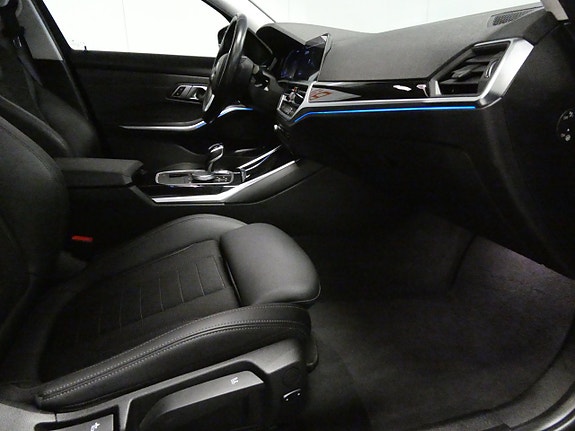BMW 330e 14 of 27