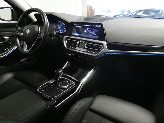 BMW 330e 13 of 27