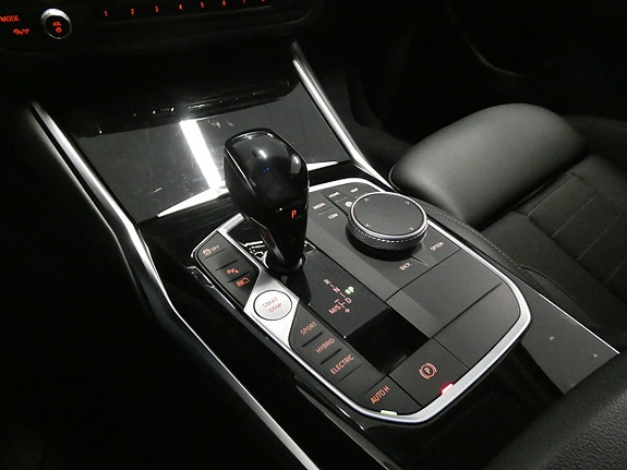 BMW 330e 17 of 27