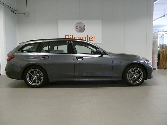 BMW 330e 5 of 27