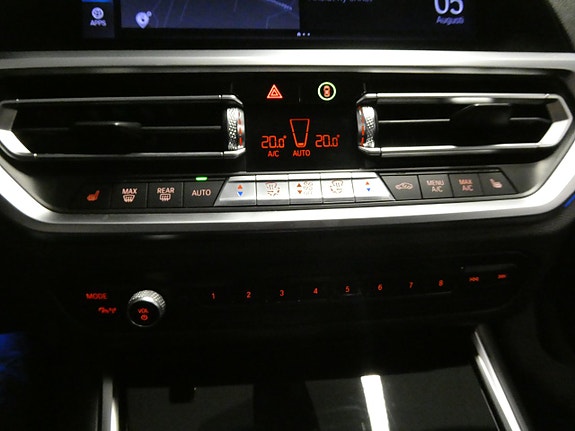 BMW 330e 18 of 27