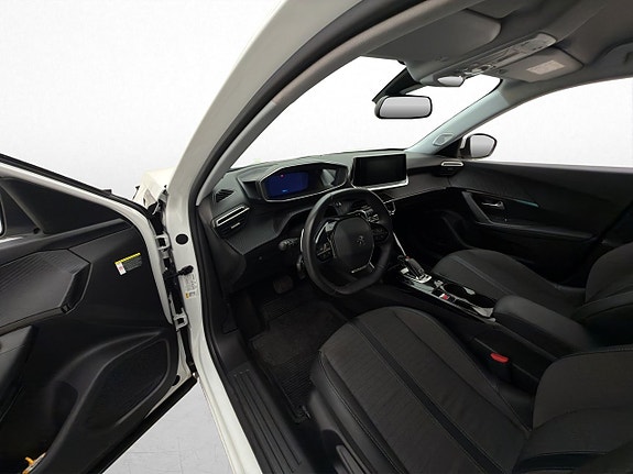 Peugeot 2008 8 of 23
