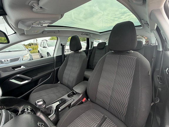 Peugeot 308 SW 11 of 24