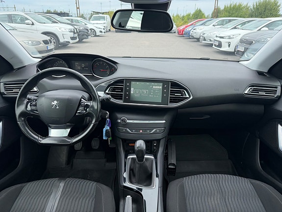 Peugeot 308 SW 18 of 24