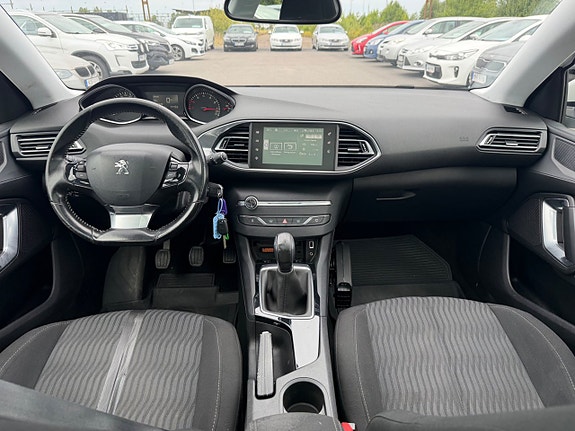 Peugeot 308 SW 17 of 24