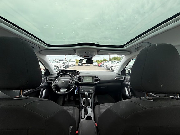 Peugeot 308 SW 16 of 24