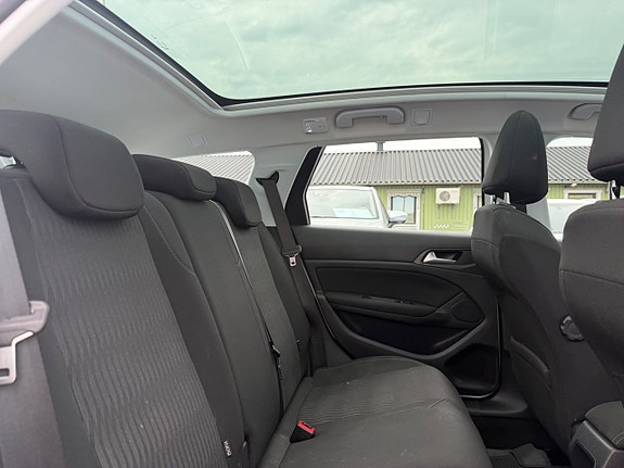 Peugeot 308 SW 14 of 24