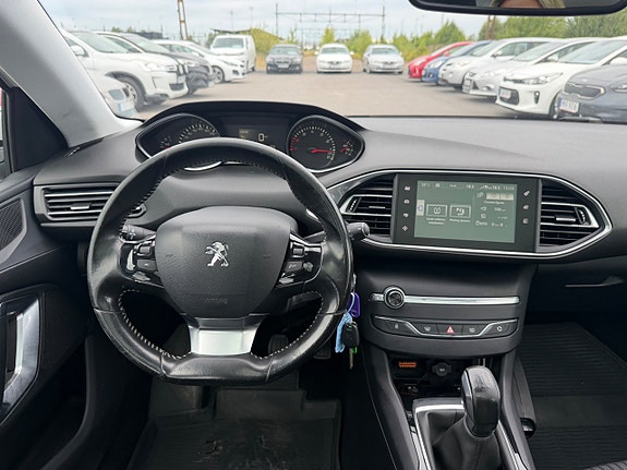 Peugeot 308 SW 19 of 24