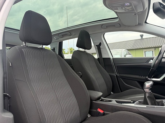 Peugeot 308 SW 15 of 24
