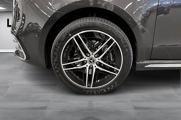 Mercedes-Benz V300 17 of 17