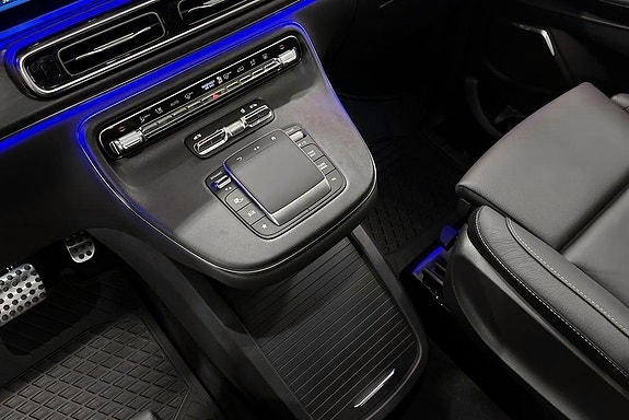 Mercedes-Benz V300 12 of 17