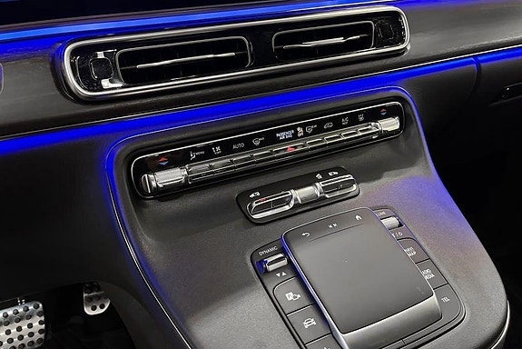 Mercedes-Benz V300 13 of 17