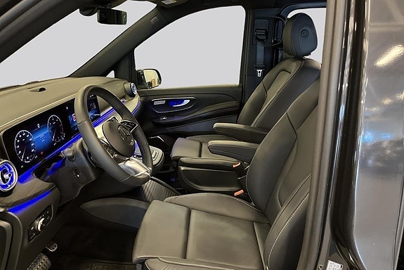 Mercedes-Benz V300 8 of 17