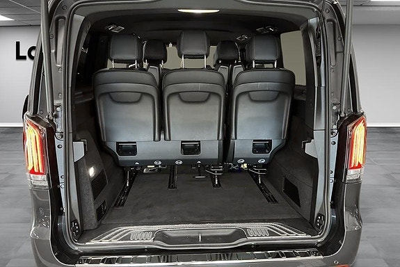 Mercedes-Benz V300 14 of 17