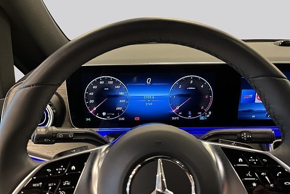 Mercedes-Benz V300 10 of 17