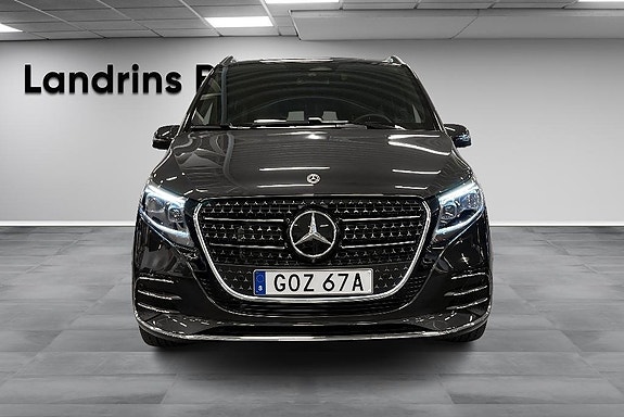Mercedes-Benz V300 2 of 17