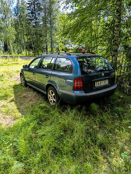 Skoda Octavia 2 of 3