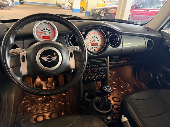 MINI Cooper 10 of 14