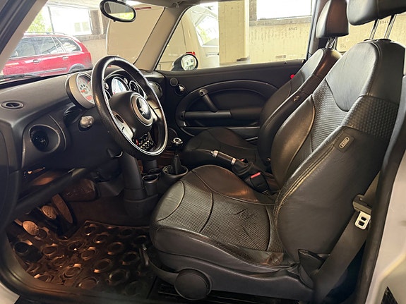 MINI Cooper 9 of 14