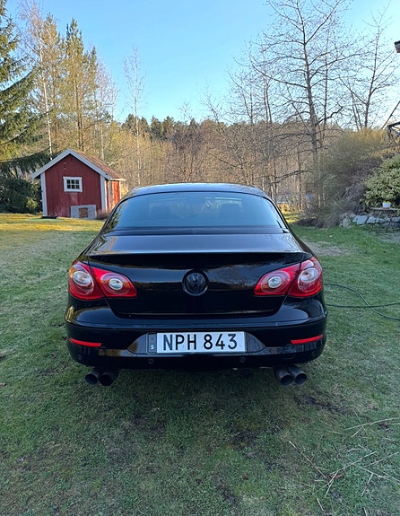 Volkswagen Passat CC 2 of 8