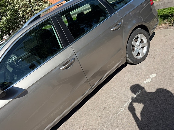 Volkswagen Passat 2 of 7
