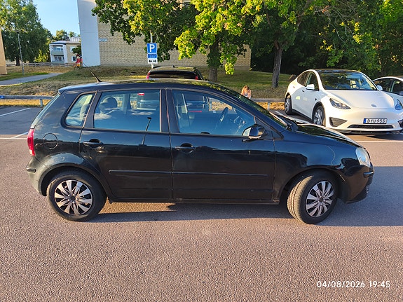 Volkswagen Polo 2 of 8
