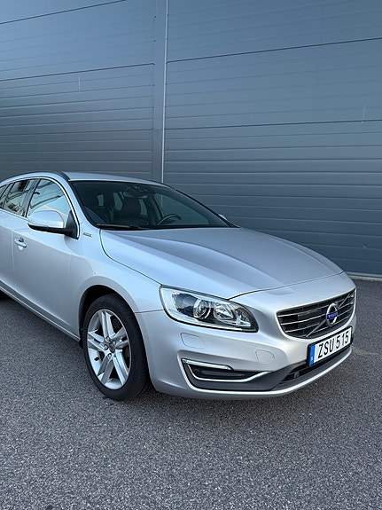 Volvo V60 2 of 11